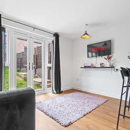 Lotus Haus - Wellington Homes - With Off Road Parking Birmingham Bagian luar foto