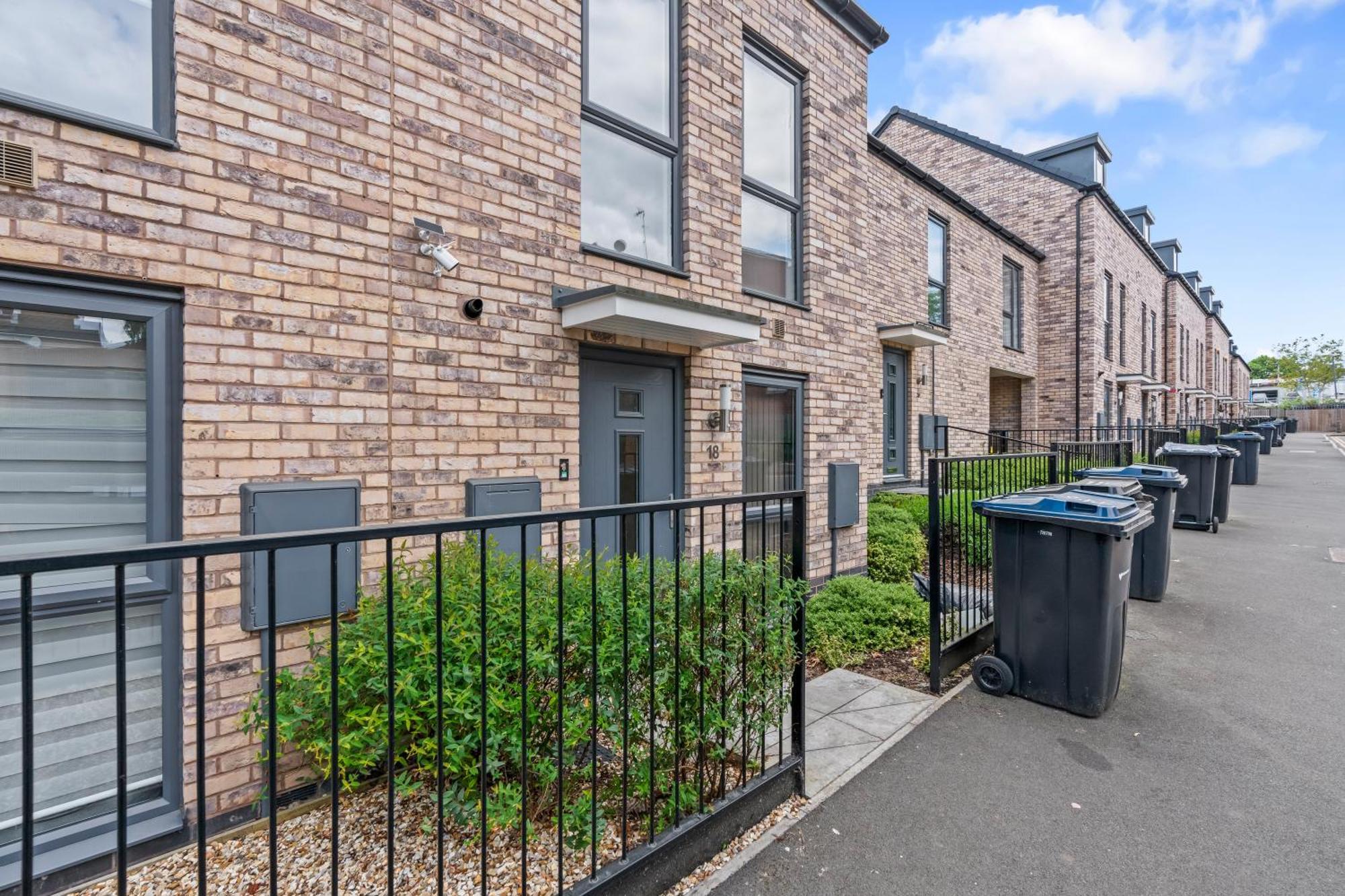 Lotus Haus - Wellington Homes - With Off Road Parking Birmingham Bagian luar foto